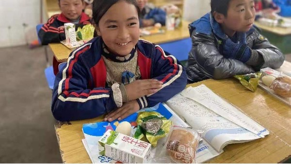 为凉山山区捐赠爱心早餐